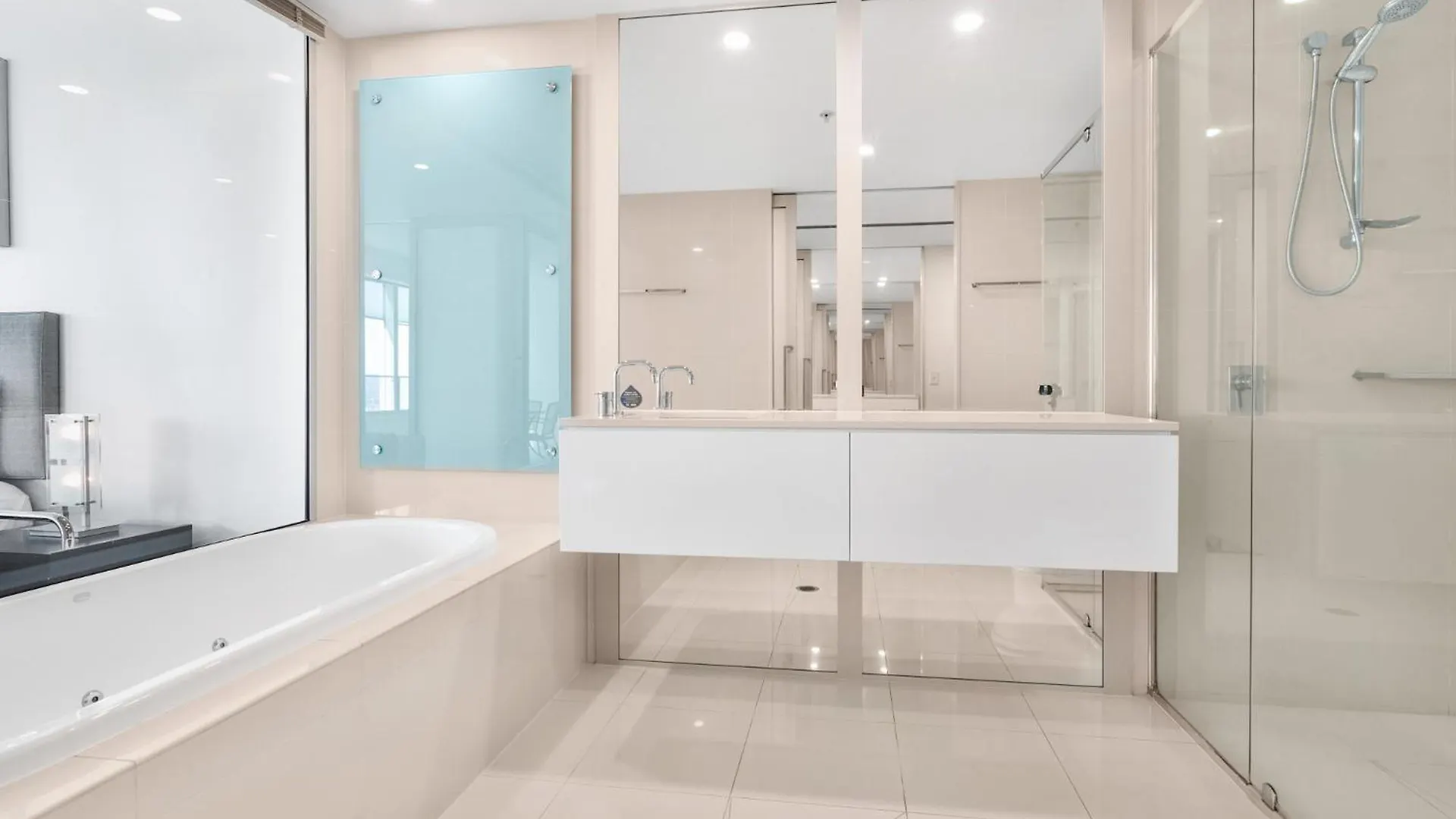 Apartment Sunny Resort With Pool Games Room & Gym Gold Coast Australia