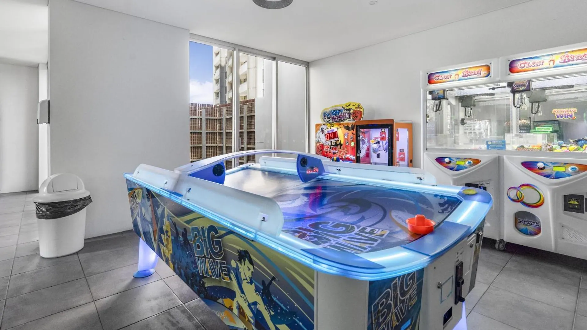 Sunny Resort With Pool Games Room & Gym Gold Coast Apartment